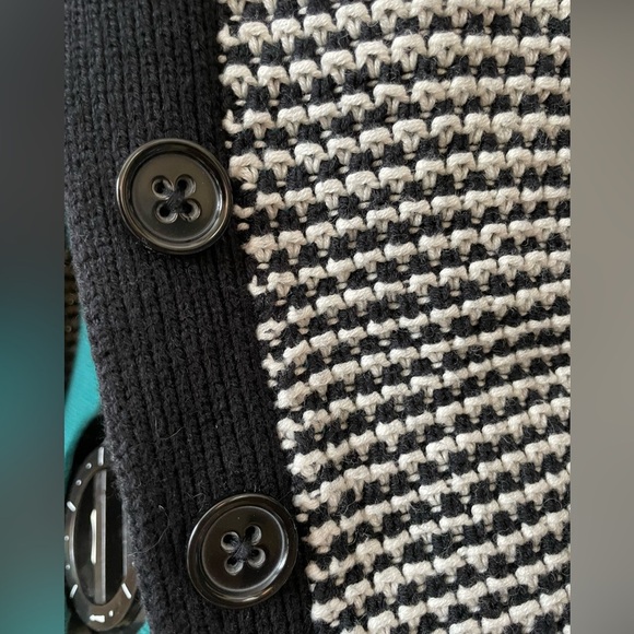 Banana Republic extra small XS button up sweater, black white knit, snug fit - Picture 3 of 4